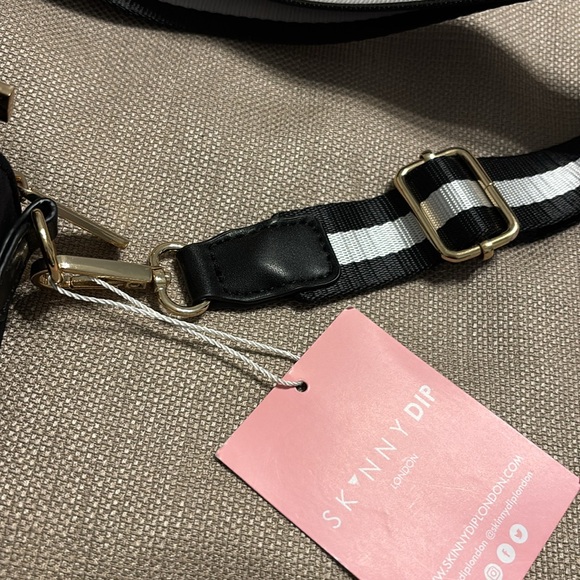 Skinny Dip London Millie Smile Camera Crossbody Bag - Picture 6 of 8